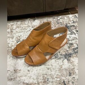 Naya Seeker Wedge Sandal in Camel